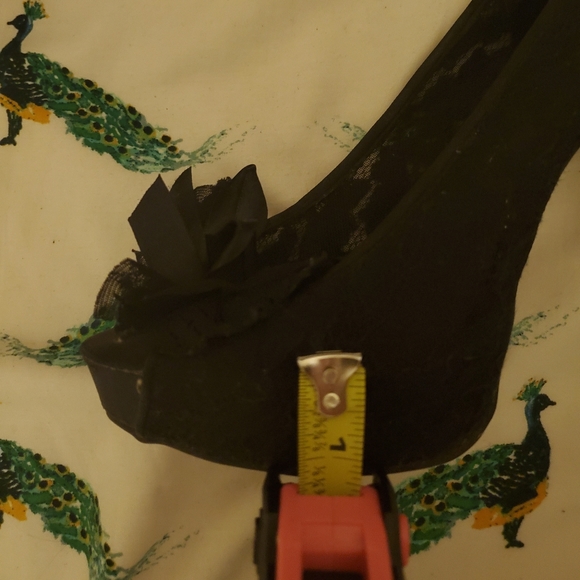 Chinese Laundry Lace Peep Toe Heels - Picture 4 of 5